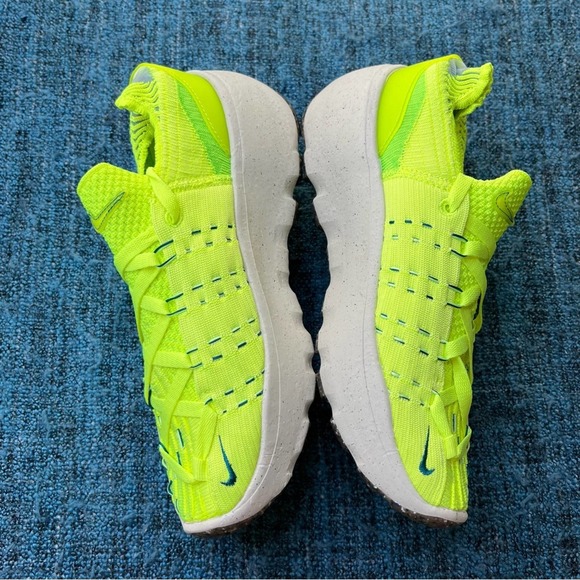 Nike Space Hippie 04 Sneakers in Light Lemon Twist - Picture 5 of 10